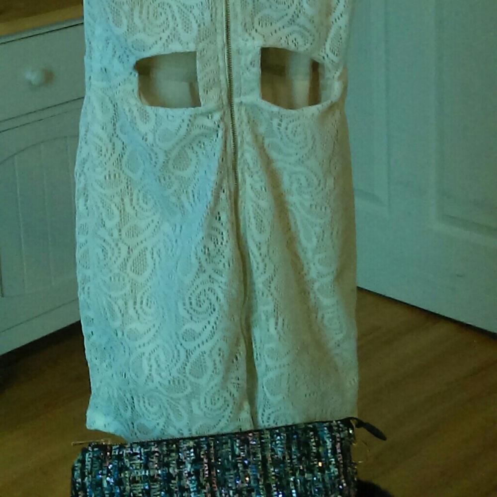 Dress - Picture 7 of 8